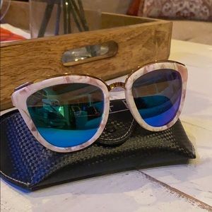 Rose Diff sunglasses blue polarized lenses